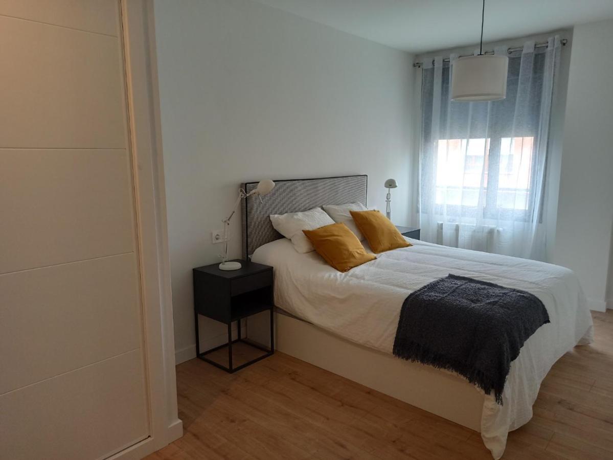 شقة Sueve, Apartamento Con Piscina En يانس المظهر الخارجي الصورة
